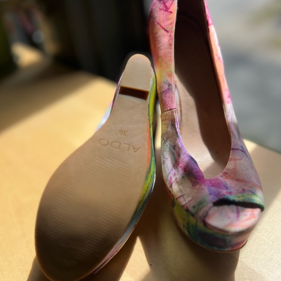 Tie-dye Peep Toe Platforms - Picture 3 of 3